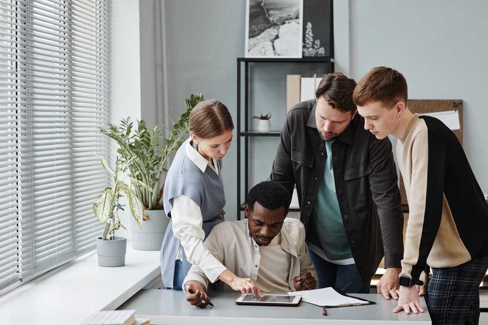 Group of designers working in team Mitarbeiter arbeiten zusammen