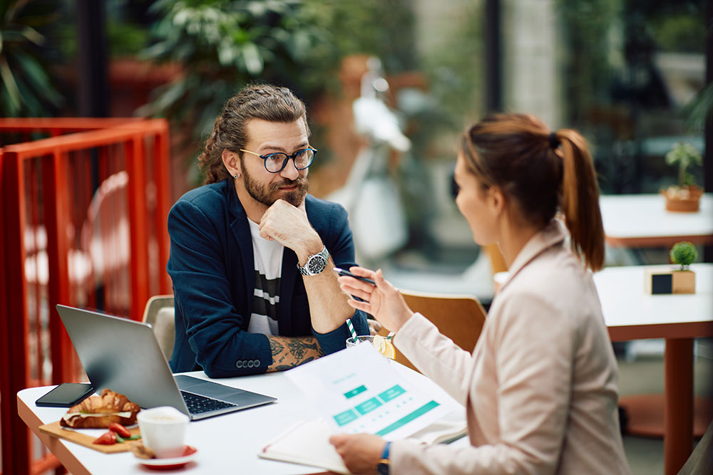 young-entrepreneurs-talking-about-business-reports-2022-12-13-07-23-38-utc_1000x667